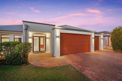 21 Westbury Ln, Madeley WA 6065, Australia