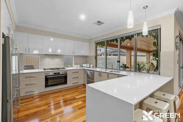 4 Harvest Chase, Madora Bay WA 6210, Australia