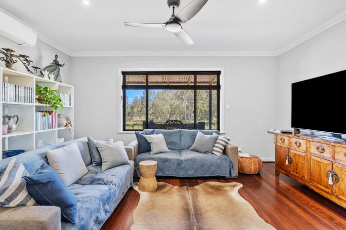 25 Hamersley Rd, Caversham WA 6055, Australia