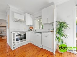 15 Suncrest Parade, Gorokan NSW 2263, Australia