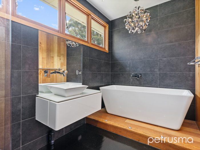 196 Abbotsfield Rd, Claremont TAS 7011, Australia