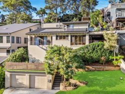 32 Carolina Park Rd, Avoca Beach NSW 2251, Australia