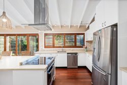 32 Carolina Park Rd, Avoca Beach NSW 2251, Australia