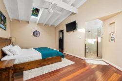 32 Carolina Park Rd, Avoca Beach NSW 2251, Australia