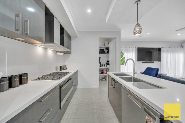 34 Bassett Ave, Wyndham Vale VIC 3024, Australia