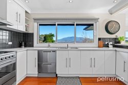 58 Begonia St, Lindisfarne TAS 7015, Australia
