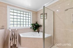 58 Begonia St, Lindisfarne TAS 7015, Australia