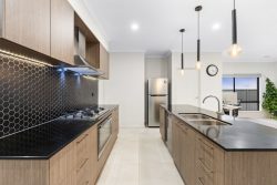 19 Bennelong Cres, Lloyd NSW 2650, Australia