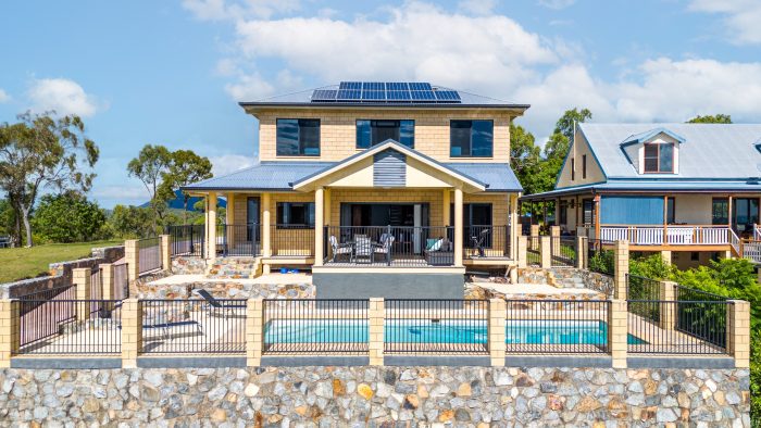 52 Blackcurrant Dr, Hideaway Bay QLD 4800, Australia