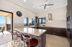 52 Blackcurrant Dr, Hideaway Bay QLD 4800, Australia