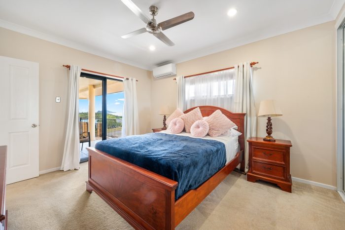 52 Blackcurrant Dr, Hideaway Bay QLD 4800, Australia