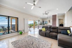 52 Blackcurrant Dr, Hideaway Bay QLD 4800, Australia