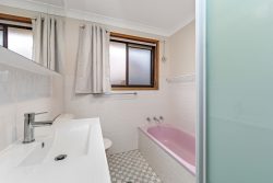 54 Boyce Ave, Wyong NSW 2259, Australia