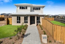 1 Treadwell Rd, White Rock QLD 4306, Australia