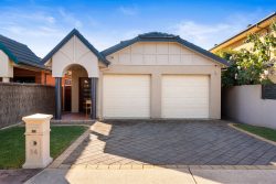 14 Clovelly Ave, Glenelg North SA 5045, Australia