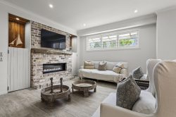 1 Del Mar Dr, Copacabana NSW 2251, Australia