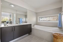 1 Del Mar Dr, Copacabana NSW 2251, Australia