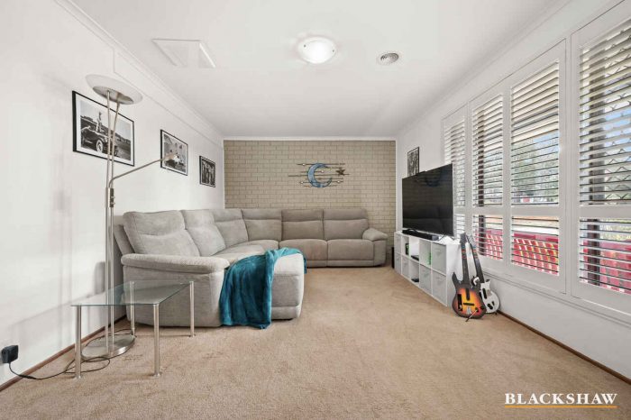 19 Enid Lorimer Cct, Chisholm ACT 2905, Australia