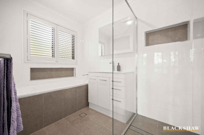 19 Enid Lorimer Cct, Chisholm ACT 2905, Australia