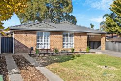 36 Champagne Cres, Woodcroft SA 5162, Australia