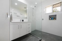 24 Leahy St, Beaconsfield QLD 4740, Australia