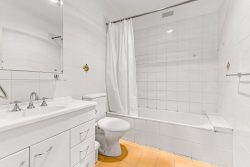33 Hanley St, Avondale Heights VIC 3034, Australia
