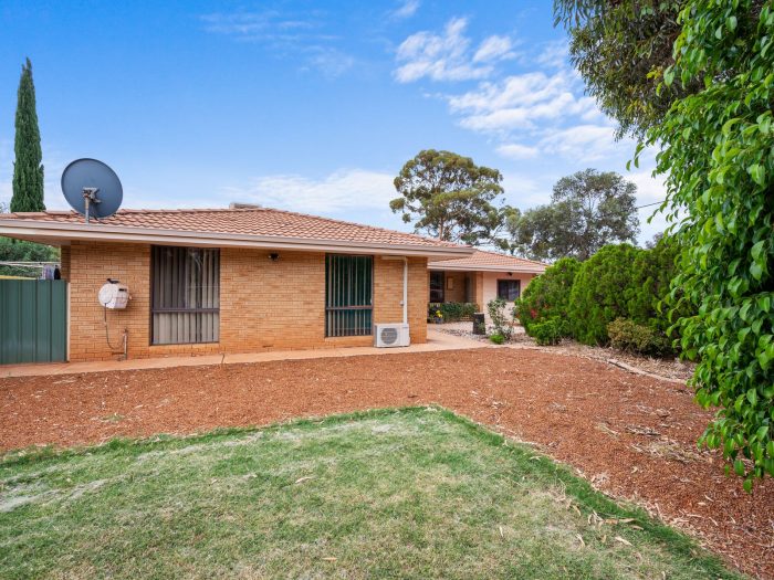 60 Hawkins St, West Lamington WA 6430, Australia