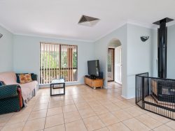 60 Hawkins St, West Lamington WA 6430, Australia