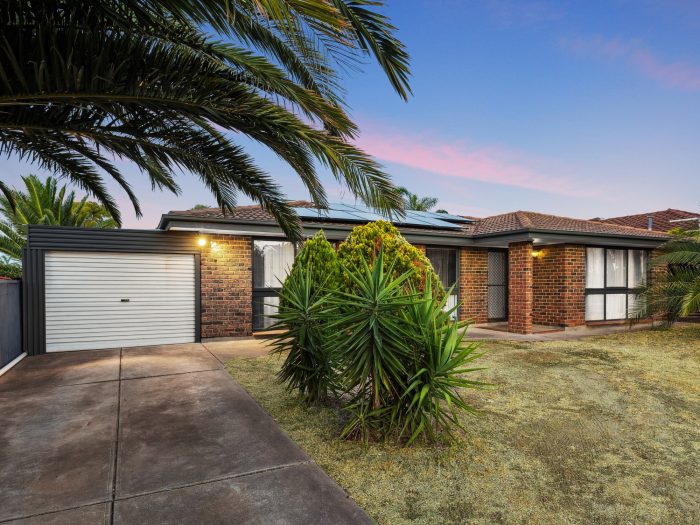 6 Heather Dr, Christie Downs SA 5164, Australia
