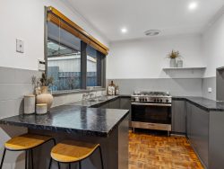6 Heather Dr, Christie Downs SA 5164, Australia