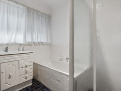 6 Heather Dr, Christie Downs SA 5164, Australia