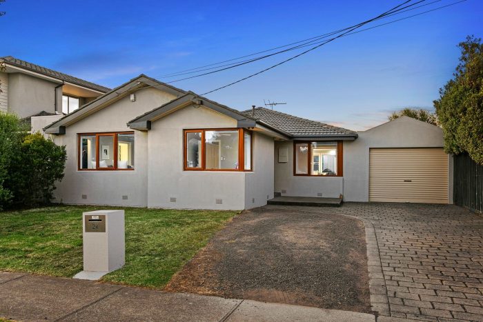 24 Lowe Ave, Altona VIC 3018, Australia