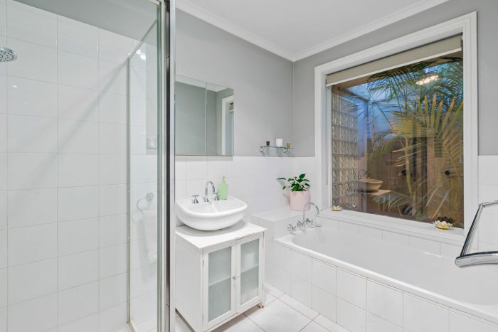 24 Lowe Ave, Altona VIC 3018, Australia