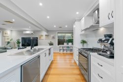 24 Lowe Ave, Altona VIC 3018, Australia