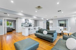 24 Lowe Ave, Altona VIC 3018, Australia