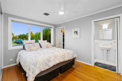 24 Lowe Ave, Altona VIC 3018, Australia