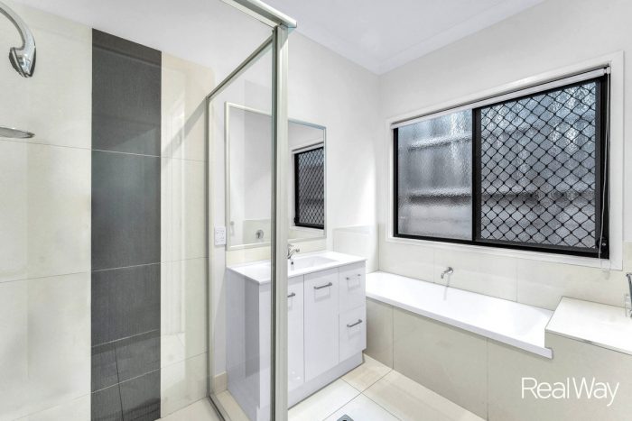 45 Kangaroo Cres, Springfield Lakes QLD 4300, Australia