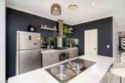 7 Kensington Ln, Australind WA 6233, Australia