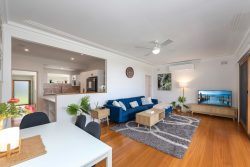 22 Lucinda Ave, Killarney Vale NSW 2261, Australia
