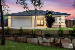 5 Lucy Ct, Augustine Heights QLD 4300, Australia