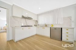 19 Mackellar Dr, Roxburgh Park VIC 3064, Australia