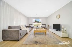 19 Mackellar Dr, Roxburgh Park VIC 3064, Australia