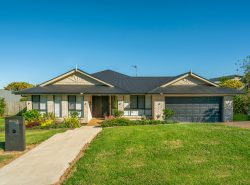 21 McShane Dr, Mount Kynoch QLD 4350, Australia
