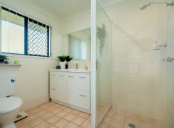 21 McShane Dr, Mount Kynoch QLD 4350, Australia