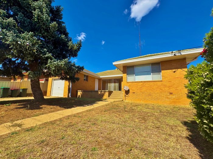 30 Miro St, Young NSW 2594, Australia