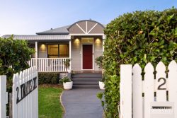 2 Traves Ct, Highfields QLD 4352, Australia