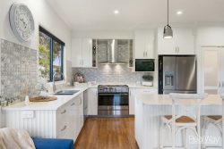 2 Traves Ct, Highfields QLD 4352, Australia