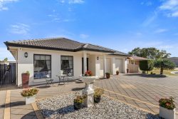 18 Priya Ct, Risdon Park South SA 5540, Australia