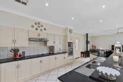 18 Priya Ct, Risdon Park South SA 5540, Australia