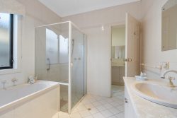 18 Priya Ct, Risdon Park South SA 5540, Australia